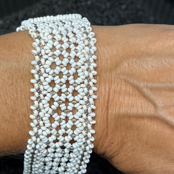 Handcrafted Vintage White Beaded Bracelet With Snap Closure - Picture 9 of 9